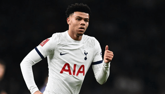 เดน สการ์เล็ตต์