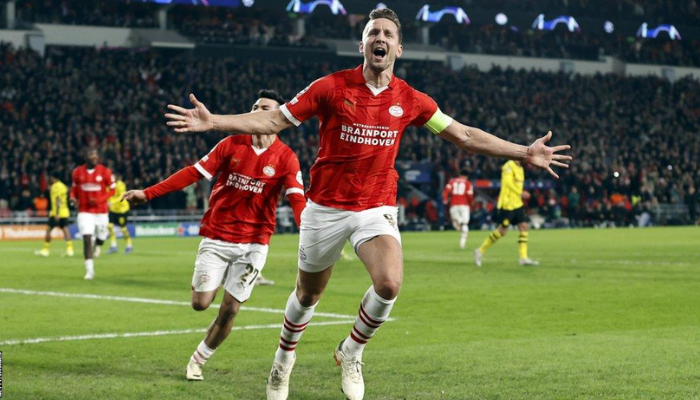 ลุค เดอ ยอง ย้ายซบปอร์โต้แบบไร้ค่าตัว เปิดตัวสุดอบอุ่นก่อนเกมอุ่นเครื่อง