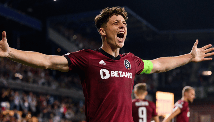 เครชี่ กองหลัง วูล์ฟส์