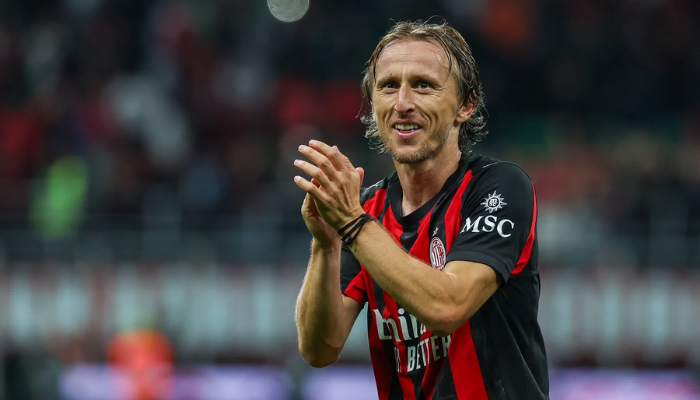 ลูก้า โมดริช กองกลาง ยก เลเอา คือผู้เล่นที่ดีที่สุด หลังเหมา 2 ในเซเรีย อา