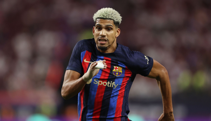 โรนัลด์ อเราโฮ เผยชอบเผชิญหน้ากับ วินิซิอุส ก่อนศึกเอล กลาซิโก้