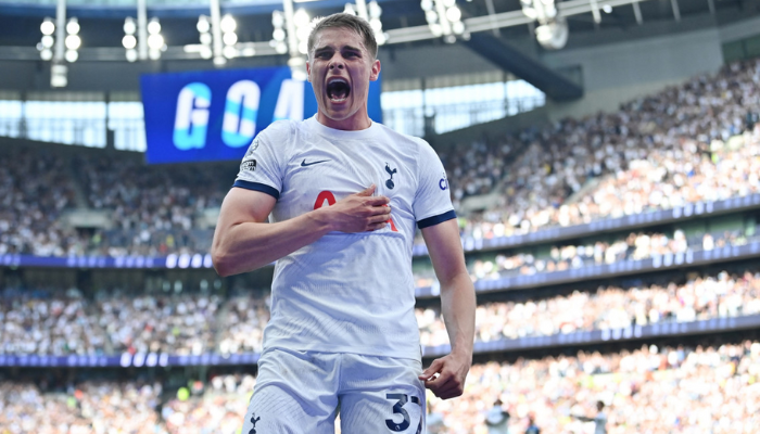 มิกกี้ ฟาน เดอ เฟ่น ซัด 2 ประตูแรกในชีวิต พา สเปอร์ส ถล่ม เอฟเวอร์ตัน