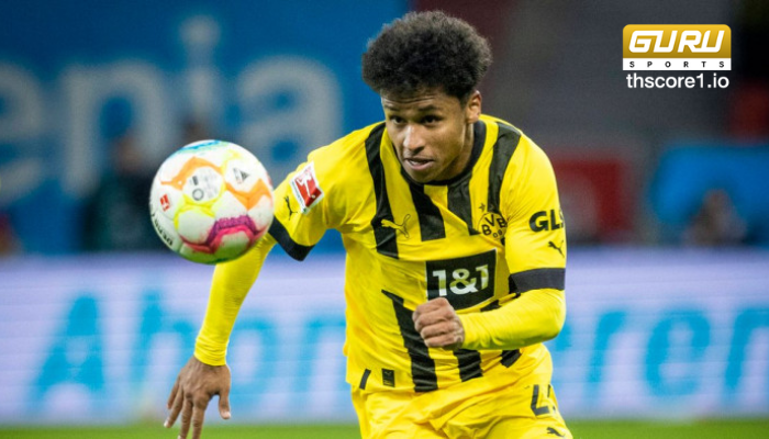 คาริม อเดเยมี่ เจรจาสัญญาใหม่ กับดอร์ทมุนด์ ติดปัญหาเรื่องค่าฉีกสัญญา