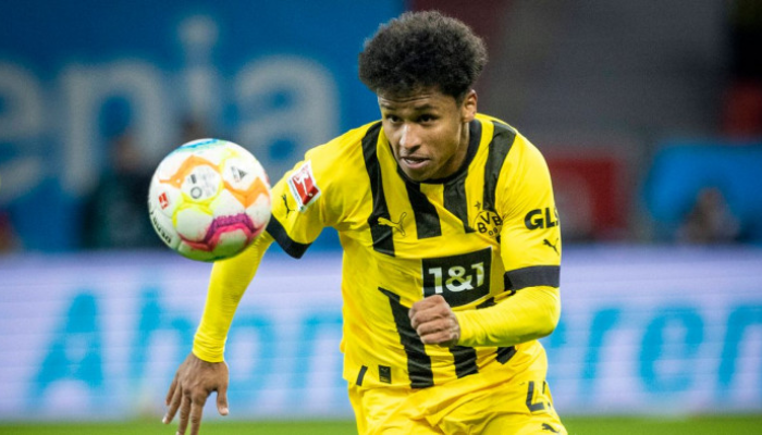 คาริม อเดเยมี่ เจรจาสัญญาใหม่ กับดอร์ทมุนด์ ติดปัญหาเรื่องค่าฉีกสัญญา