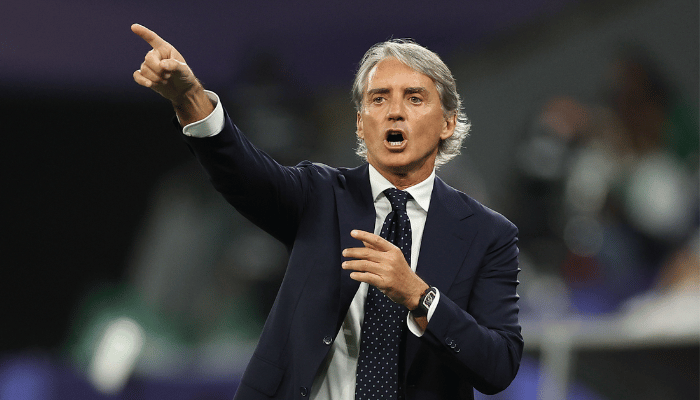 มันชินี่ เตรียมเสียบเก้าอี้