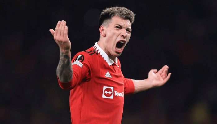 มาร์ตีเนซ กองหลัง