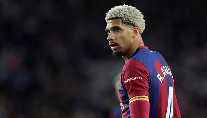 หลุยส์ ซัวเรซ ศูนย์หน้ารุ่นใหญ่ แนะนำ โรนัลด์ อาเราโฮ รับมือความกดดัน