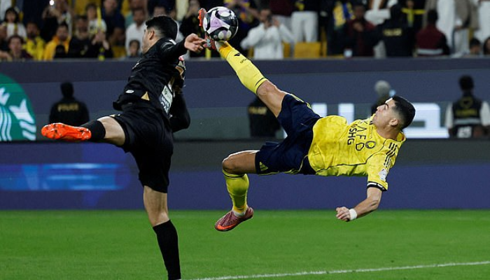 คริสเตียโน่ โรนัลโด้ ระเบิดโอเวอร์เฮดคิกสุดสวย พาทีมถล่มอัล-คาลีจ