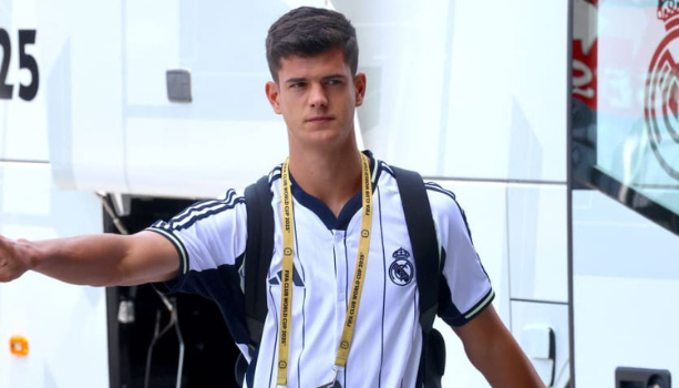 อันเดรส ราชันชุดขาว