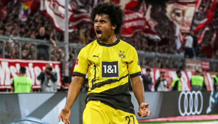 อเดเยมี่ กองหน้าริมเส้น