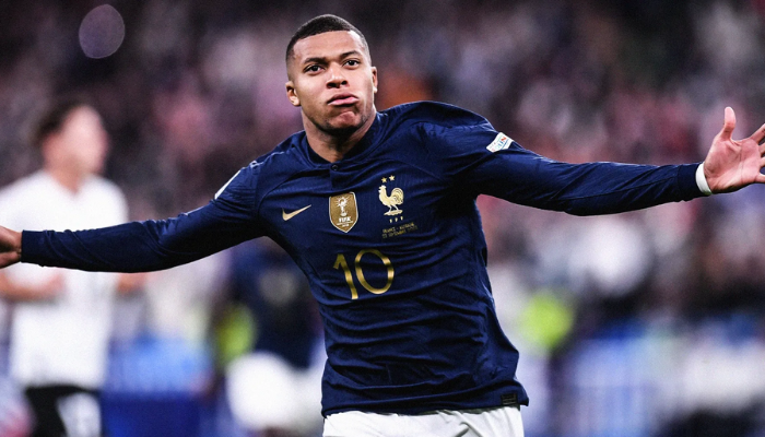 เอ็มบั๊ปเป้ กัปตันทีมชาติฝรั่งเศส