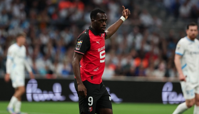 อาร์โนด์ คาลิมูเอนโด้ เป้าหมายของ แฟร้งค์เฟิร์ต เปิดโต๊ะคุย ฟอเรสต์