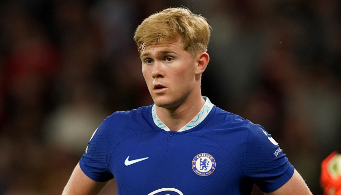 ลูอิส ฮอลล์ การตัดสินใจครั้งสำคัญที่เปลี่ยนโฉมหน้าอาชีพค้าแข้งในถิ่นเซนต์ เจมส์ พาร์ค