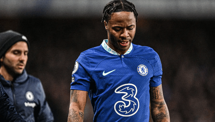 สเตอร์ลิง กับความจำเป็นในการลดค่าเหนื่อย พาเลซ-ลีดส์ เสนอตัวเป็นทางเลือกในการ กอบกู้เส้นทางอาชีพ