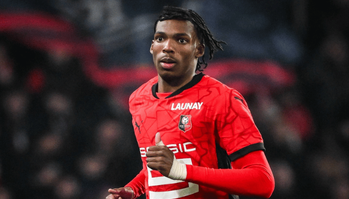 ฌักเก้ต์ เซนเตอร์แบ็กดาวรุ่งวัย 20 ปีของสโมสร แรนส์ ในลีกเอิง ฝรั่งเศส