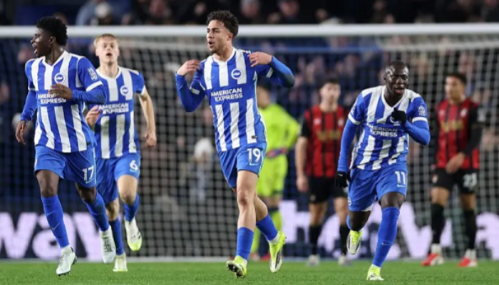 ชาราลัมปอส คอสตูลาส ทำประตูจักรยานอากาศช่วยไบรท์ตันเสมอบอร์นมัธ