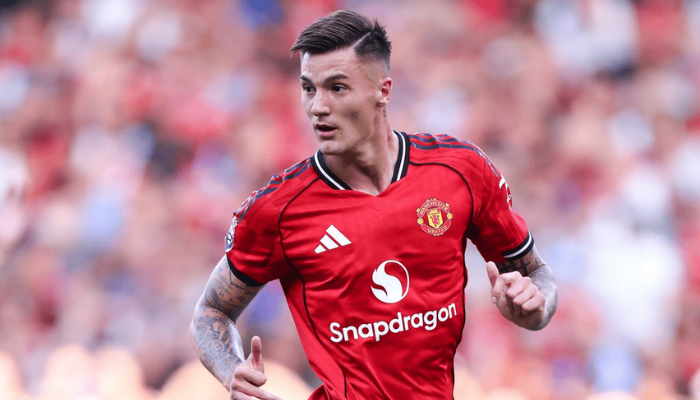 เบนยามิน เชชโก้ เป็นผู้ทำสองประตูให้ แมนฯ ยูไนเต็ด ในเกมที่ เสมอ เบิร์นลี่ย์