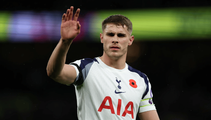 ฟาน เดอเฟน อนาคตในถิ่นท็อตแน่ม ฮ็อทสเปอร์ สเตเดี้ยม