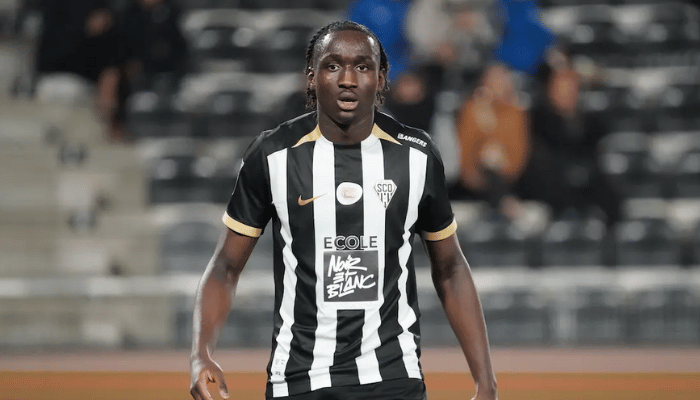 เชอริฟ กองหน้าดาวรุ่งพุ่งแรงวัยเพียง 19 ปี