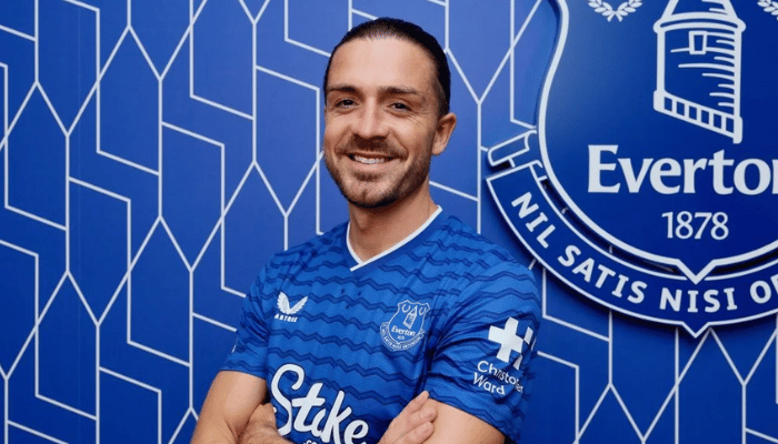 กรีลิช ขุนพลตัวรุกริมเส้นที่สโมสร เอฟเวอร์ตัน